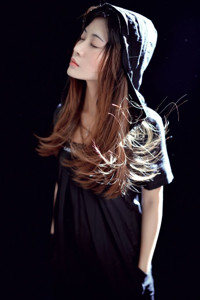 风吹散了你的发梢