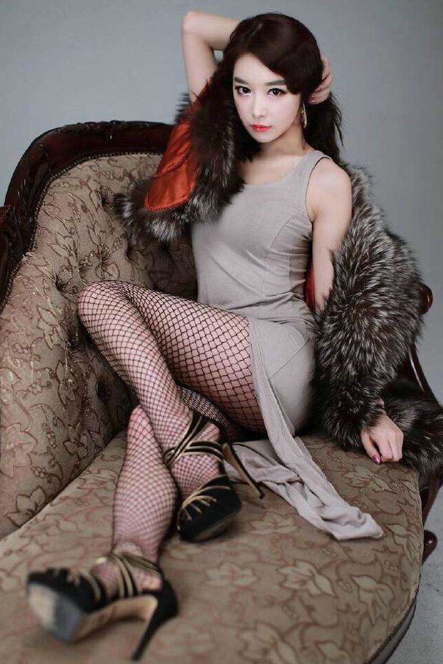 美女百变黑丝诱人