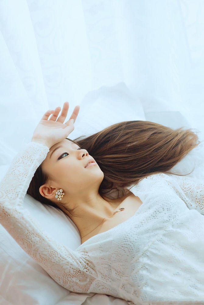 窗帘下的你依然美丽