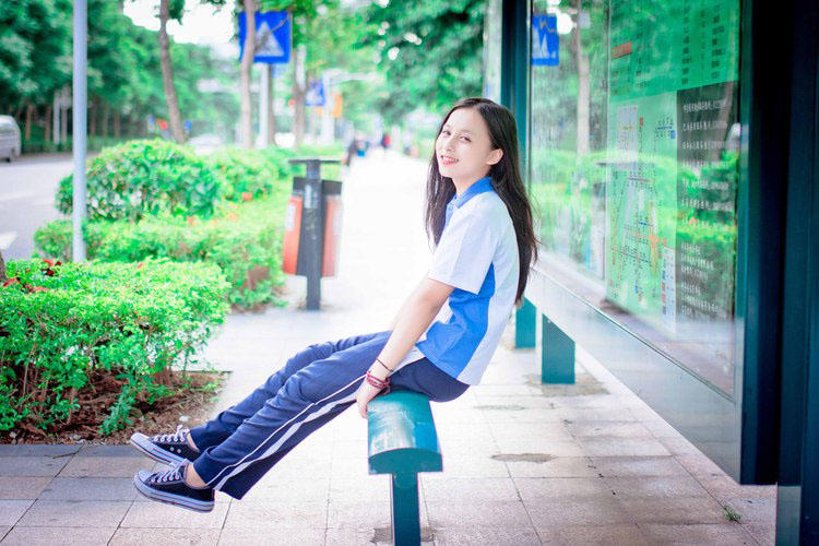 夏末等待开学的小花蕊