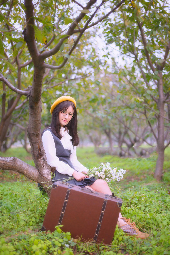 可爱少女的户外