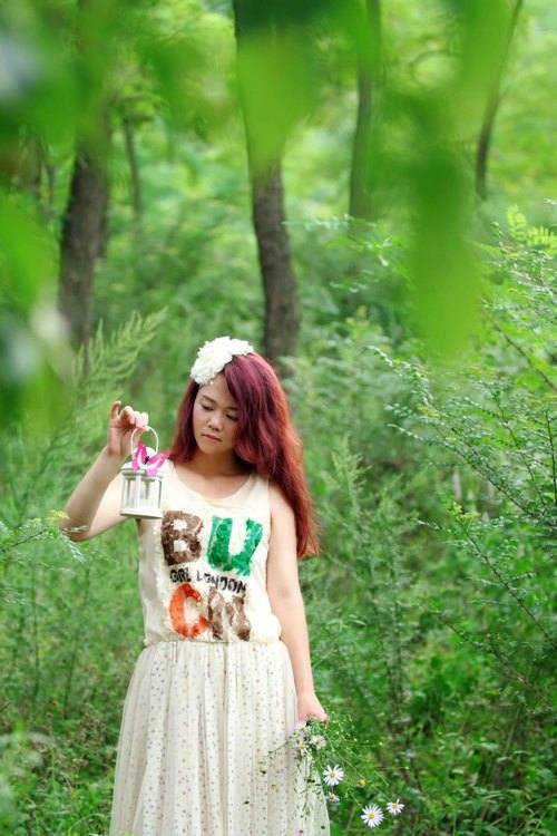 树林中的纯美少女