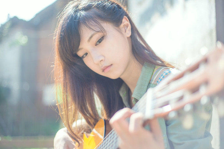 吉他少女