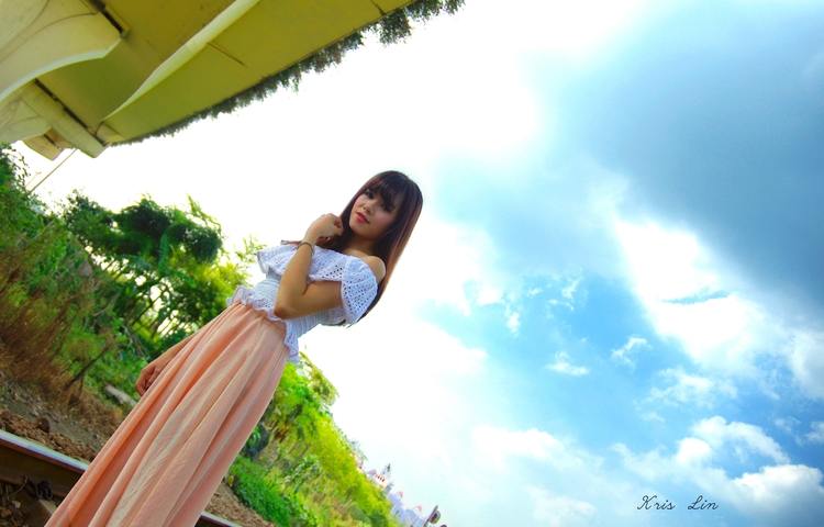 清纯少女露香肩