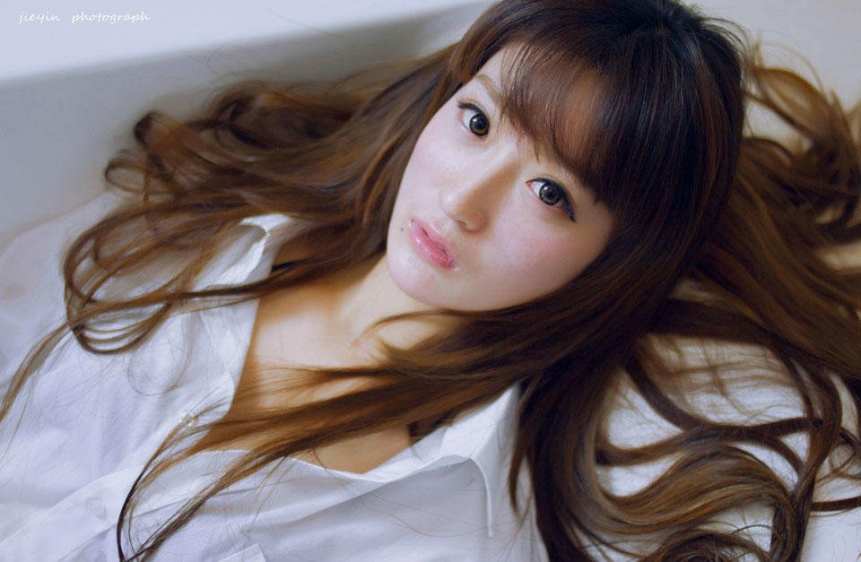 美胸少女的白嫩私房