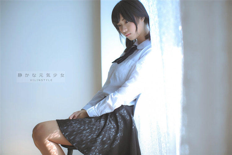 小凳子上的校花