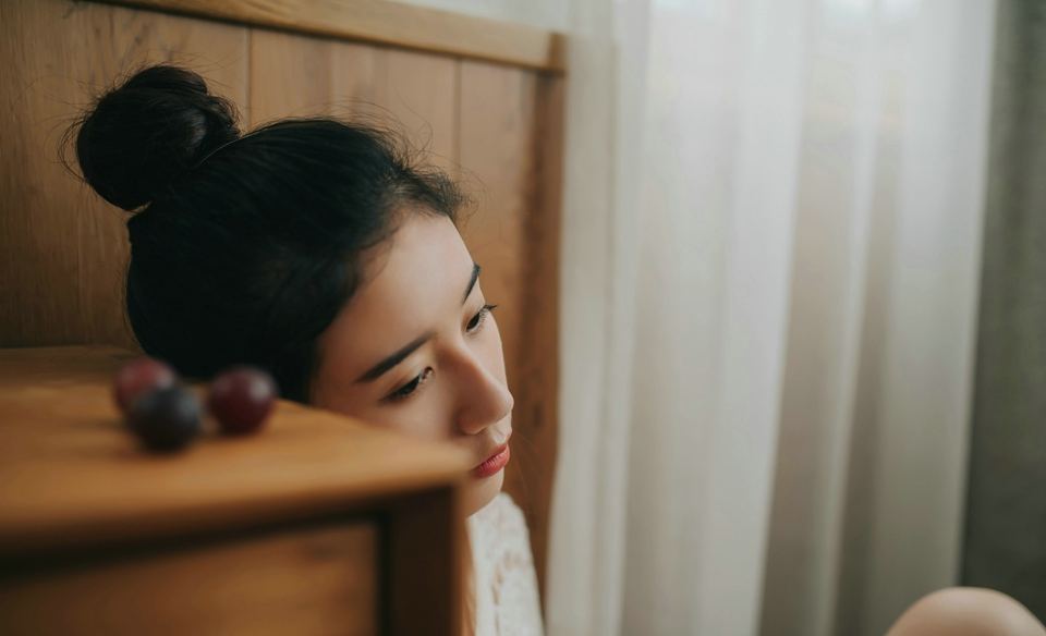 气质丸子头女孩