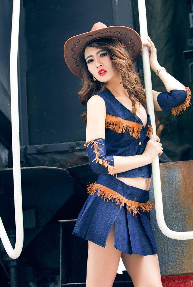 列车上性感制服女神