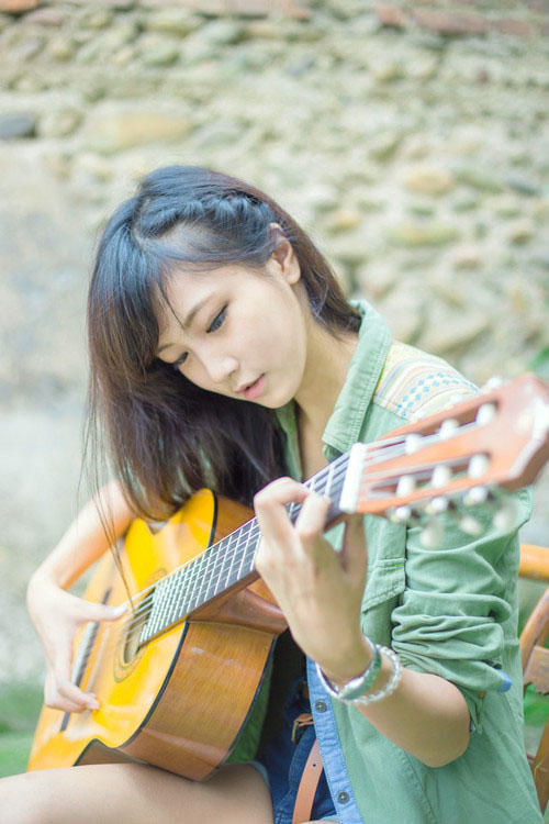 吉他少女