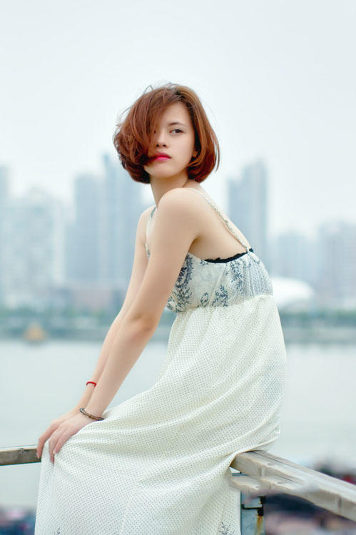 夏日气息的女子