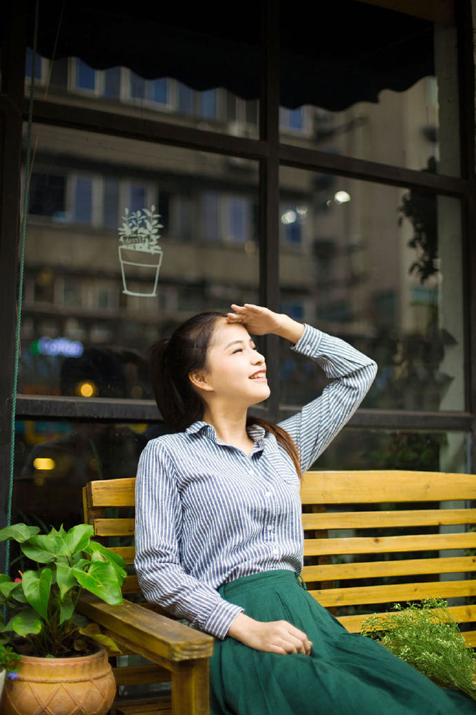 邻家姑娘甜美的微笑