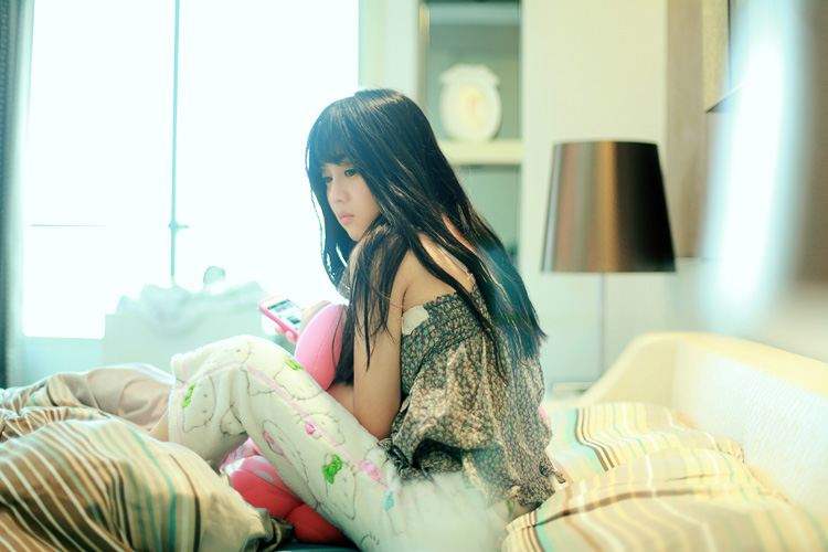 美女慵懒的假期