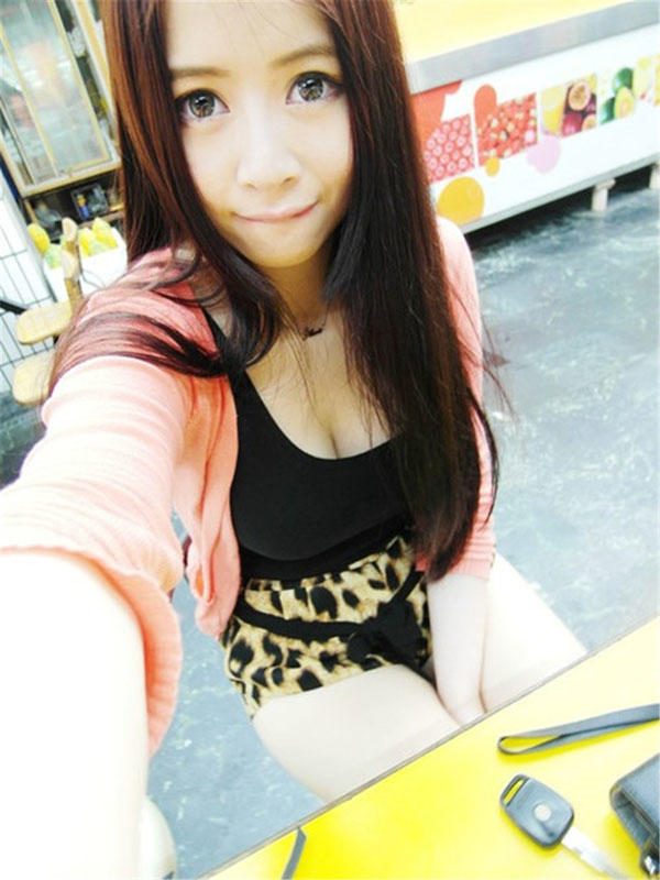 白嫩美女刘六宁