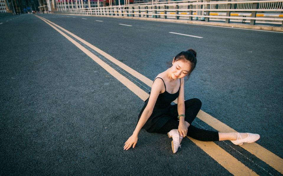 气质优雅的舞蹈少女