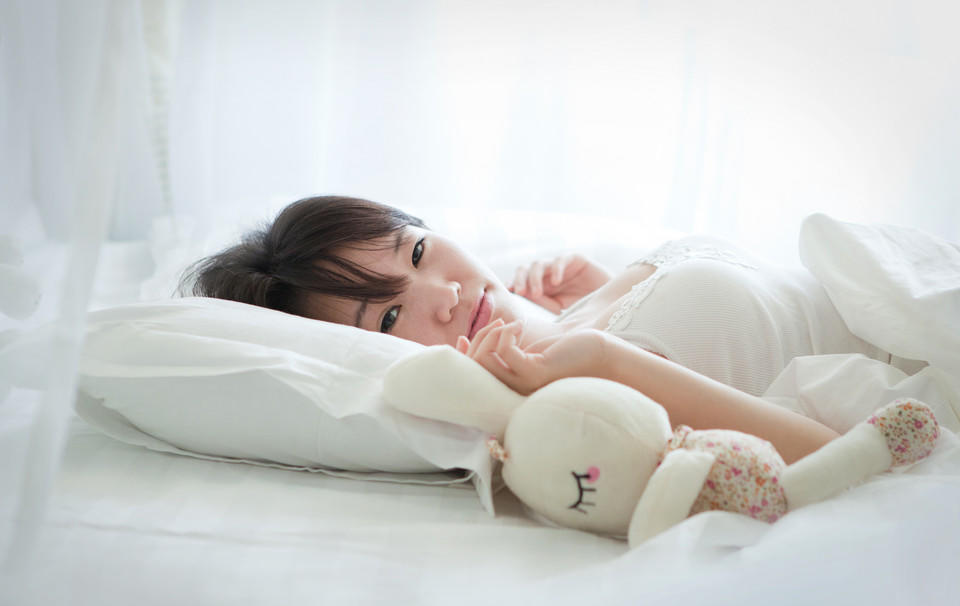 清晨没睡醒的妹子