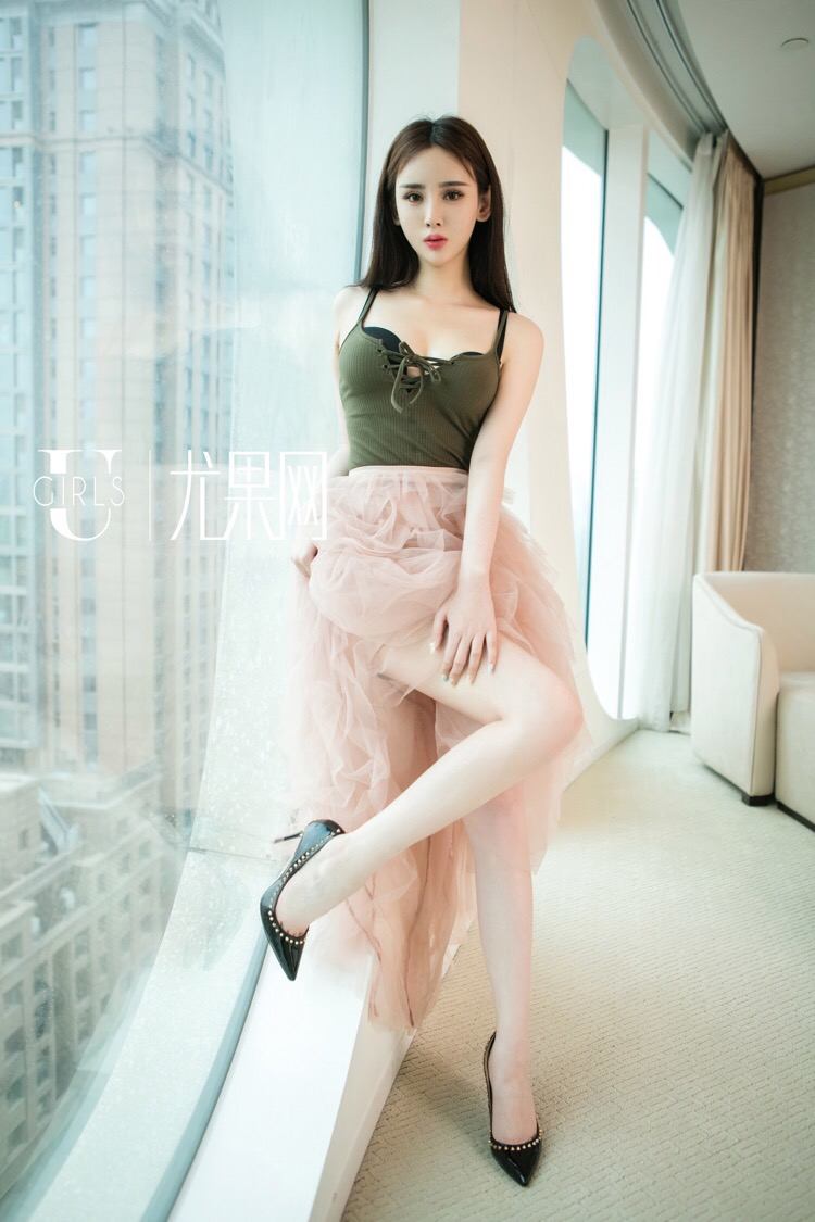 优果网瓜子脸美胸美女