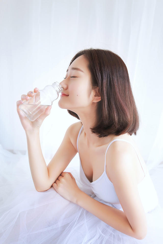 清新短发纯真少女