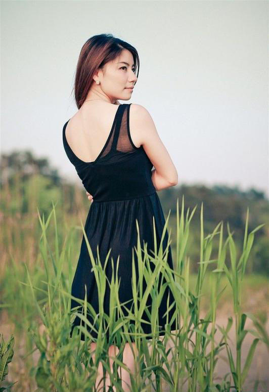 美女郊外的诱惑