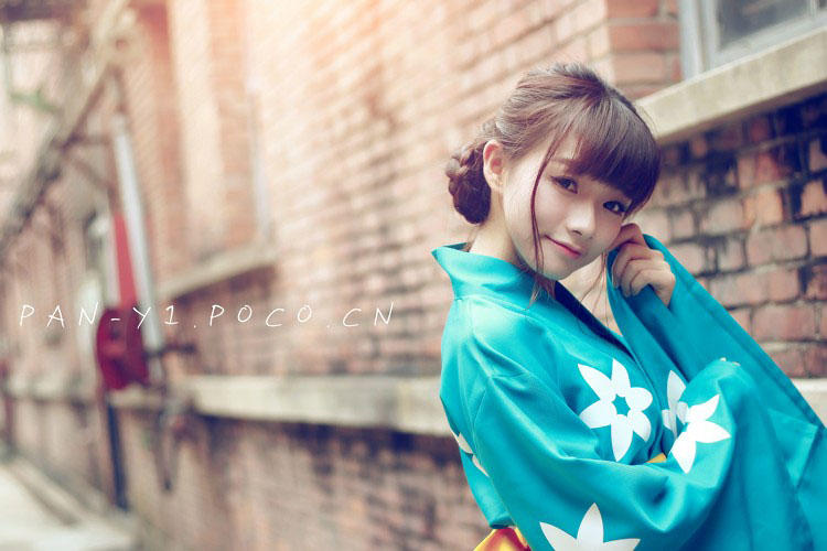 深巷中的和服少女