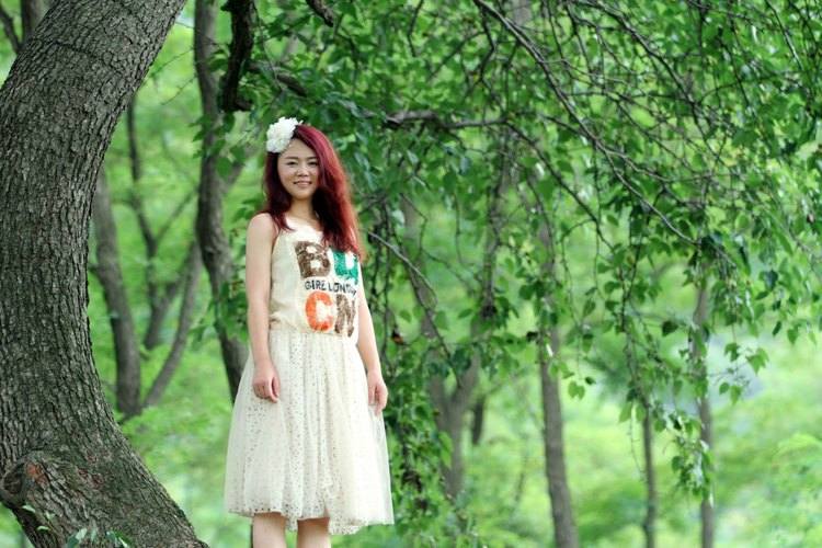 树林中的纯美少女