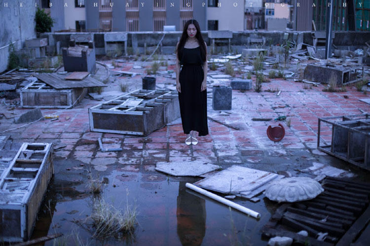 黑裙少女屋顶上的休憩