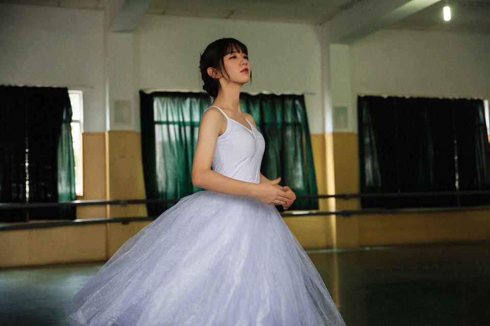 清新的芭蕾舞女孩