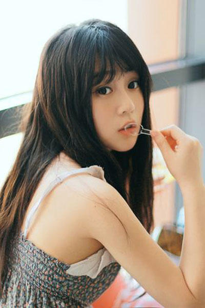 美女慵懒的假期