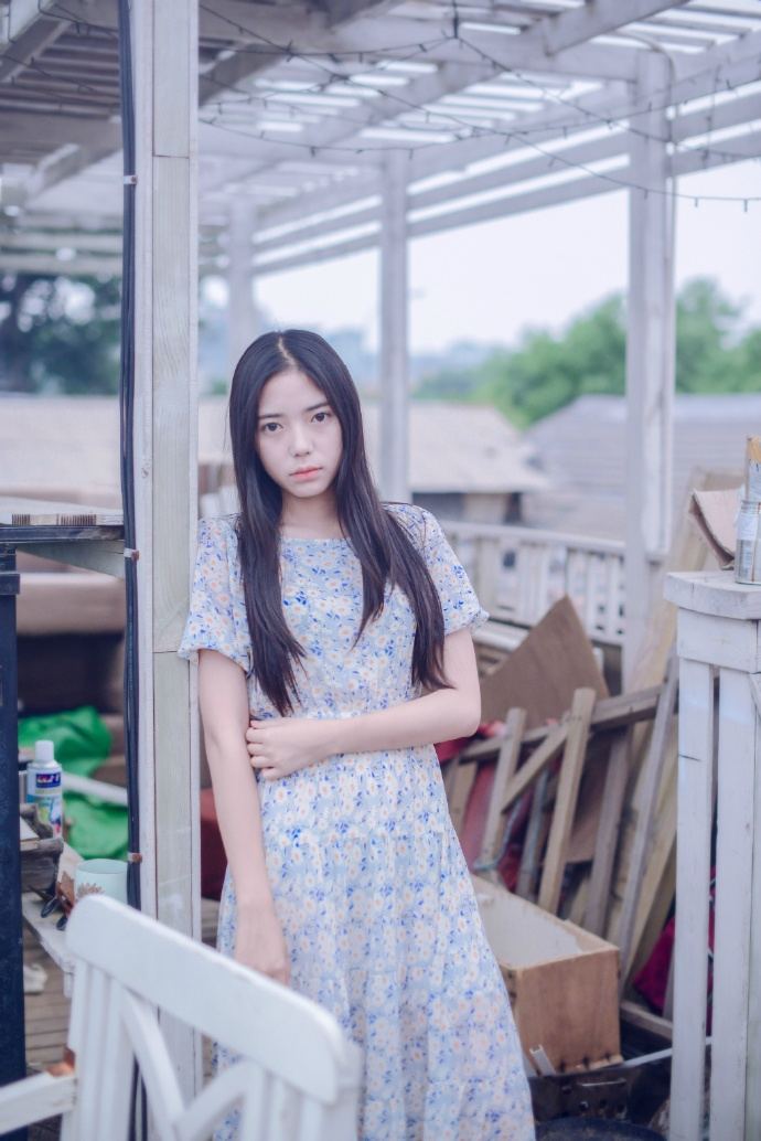 少女的淡淡忧郁