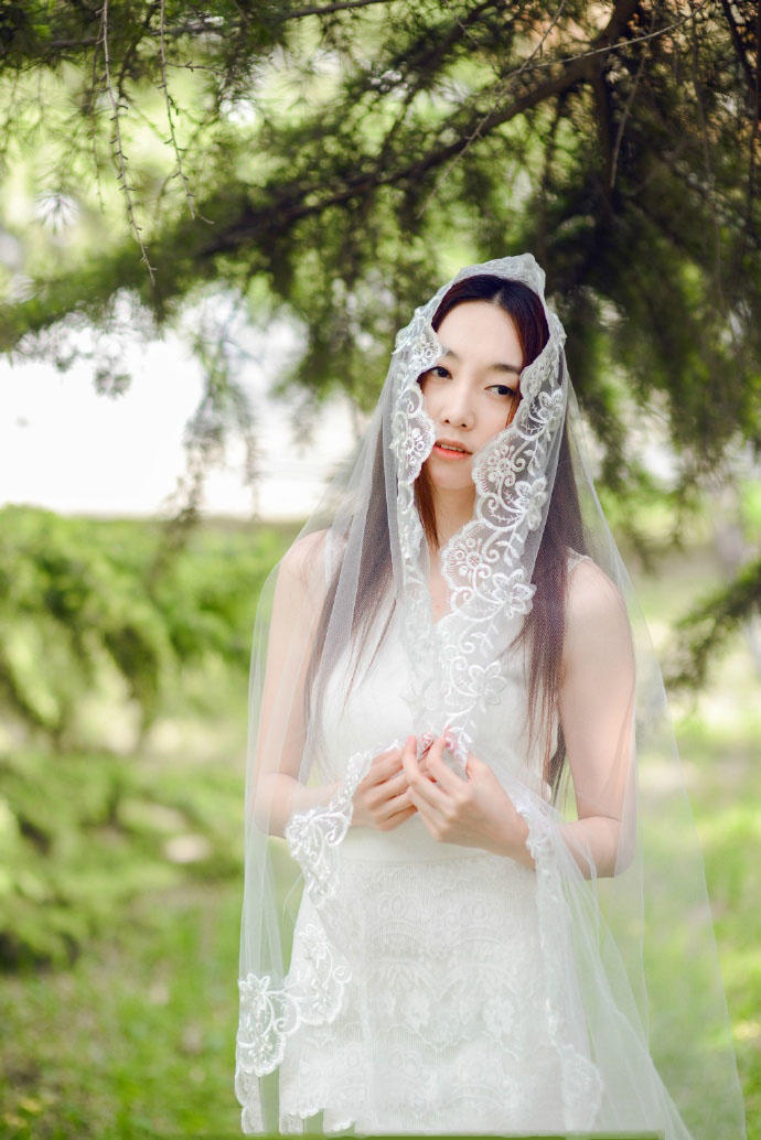 森林中的迷人天使