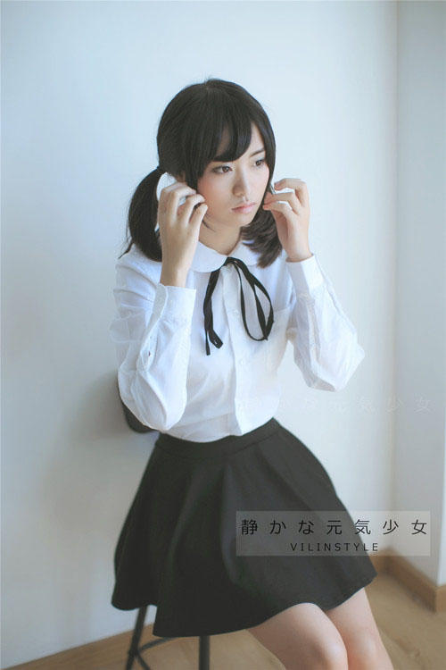 小凳子上的校花