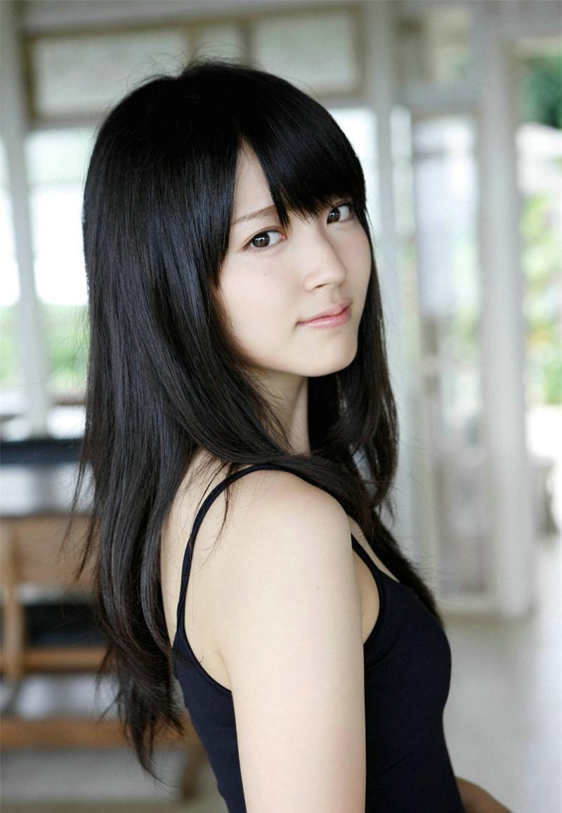 清纯美女吊带装