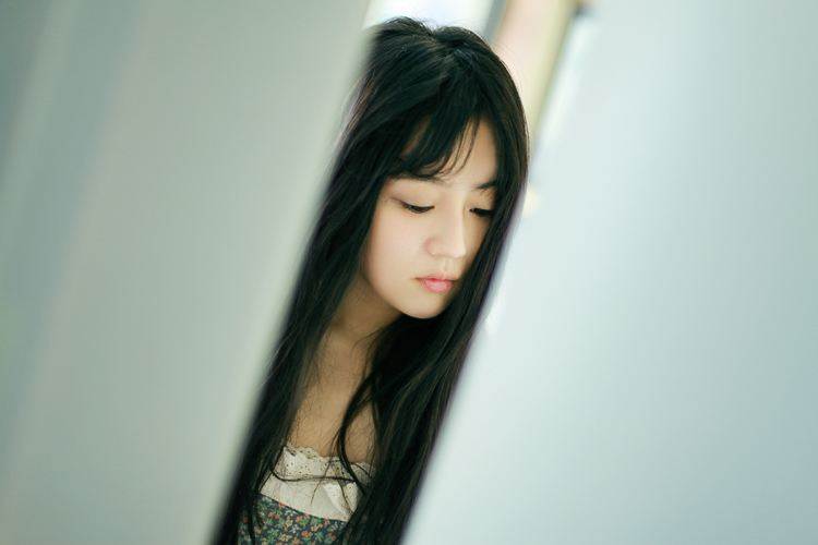 美女慵懒的假期