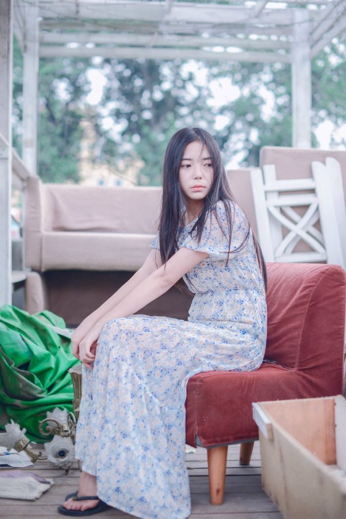 少女的淡淡忧郁