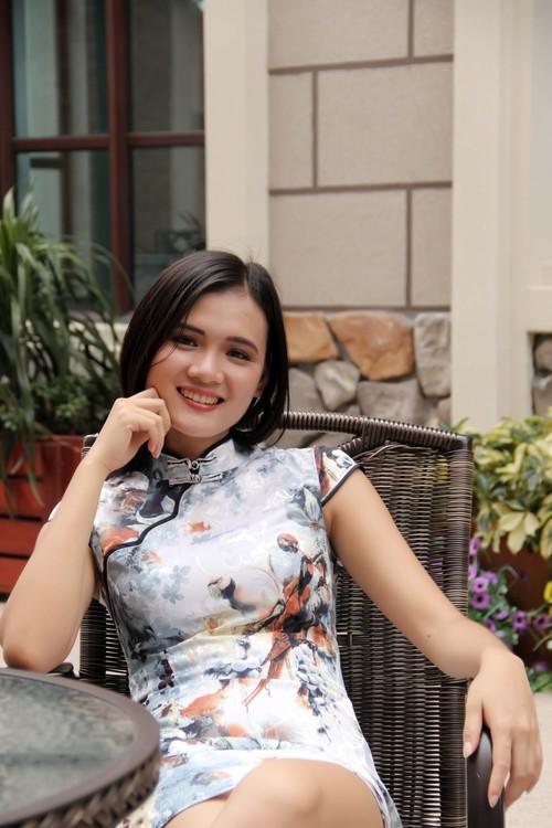 等待约会的少女