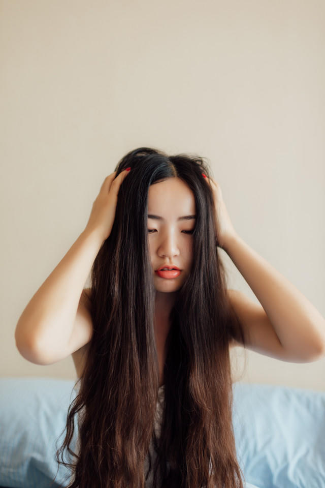 长发恬静私房美眉