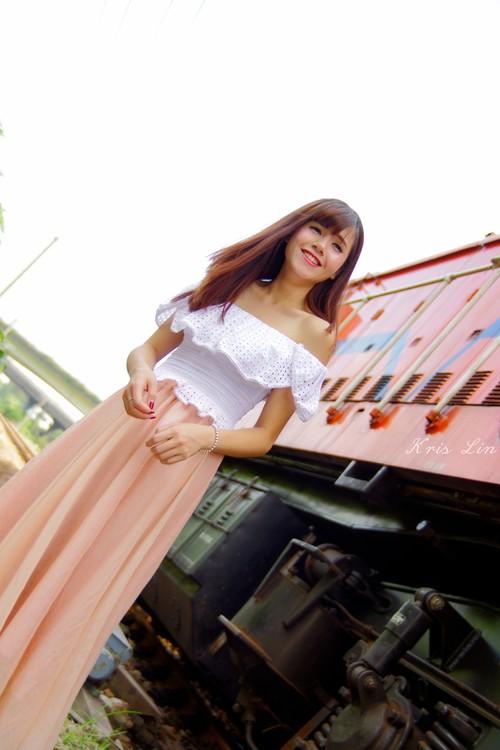 清纯少女露香肩