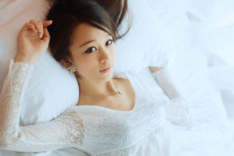 窗帘下的你依然美丽