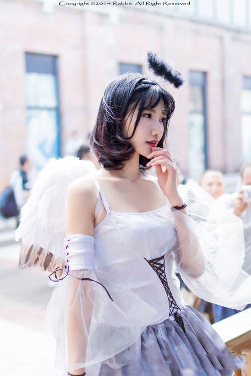 广场上的纯白天使