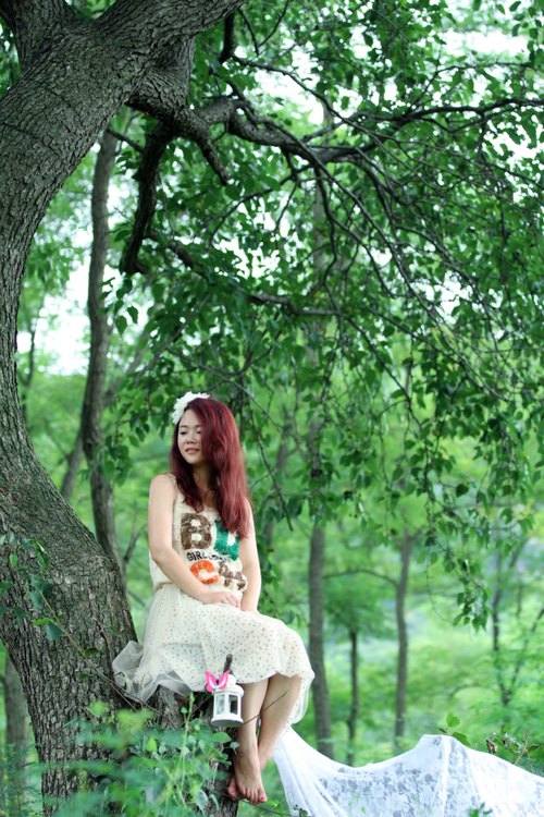 树林中的纯美少女