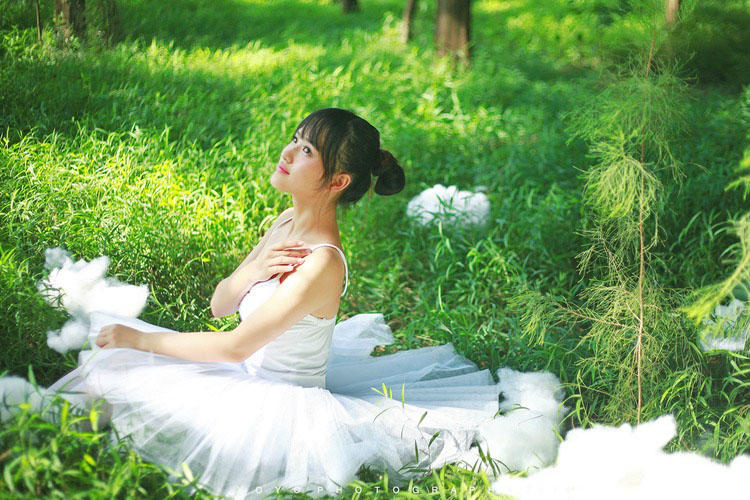 芭蕾少女唯美户外