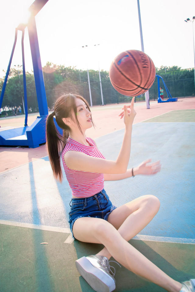 球场上的白皙女神