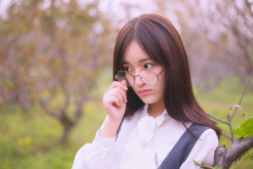 可爱少女的户外