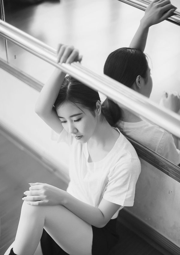 舞女的孤独与无奈