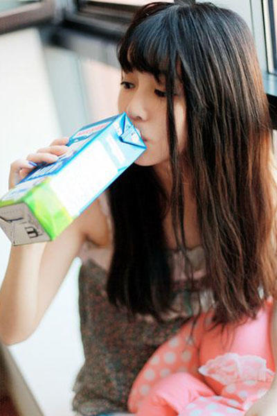 美女慵懒的假期