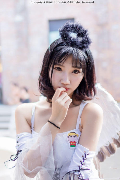 广场上的纯白天使