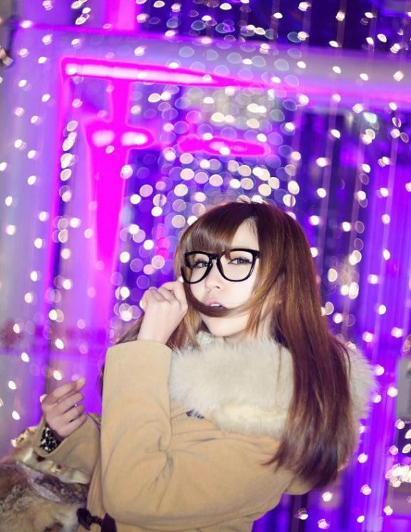 小萝莉逗人表情