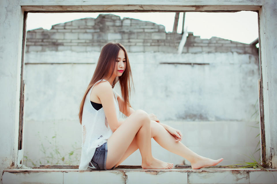 长发镂空装美眉