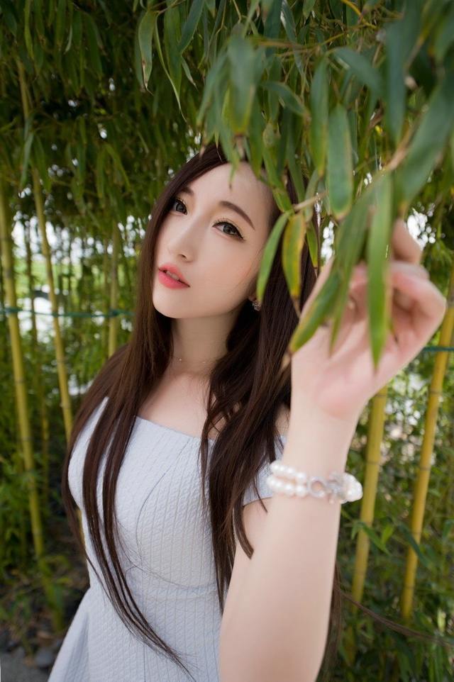 气质连衣裙妹子