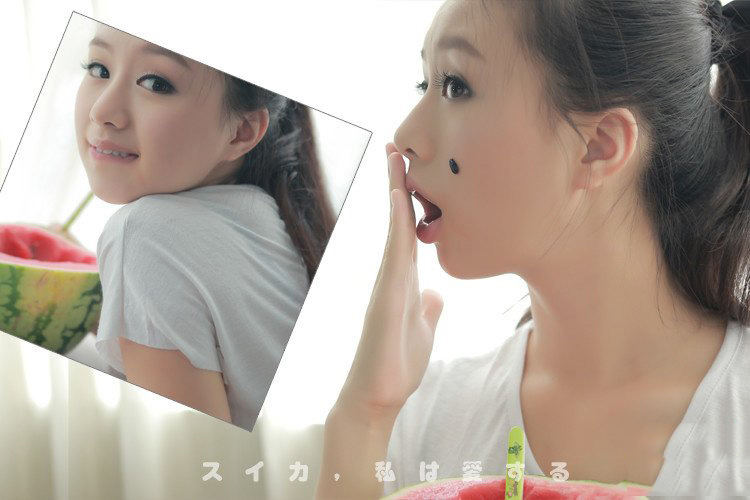 可爱妹子吃西瓜