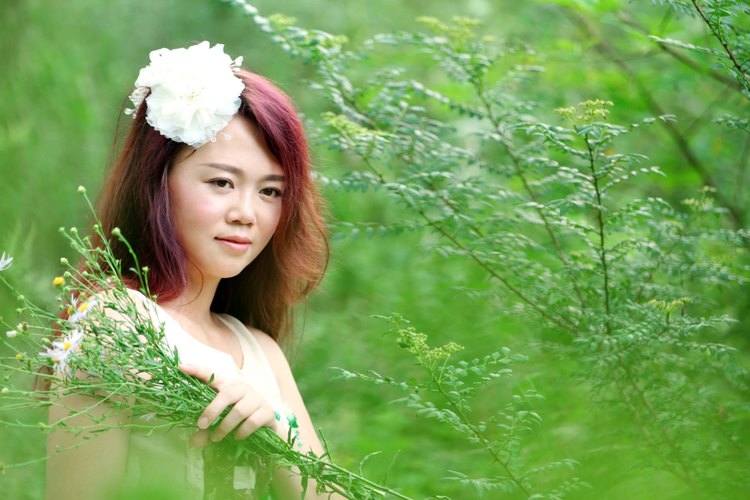 树林中的纯美少女